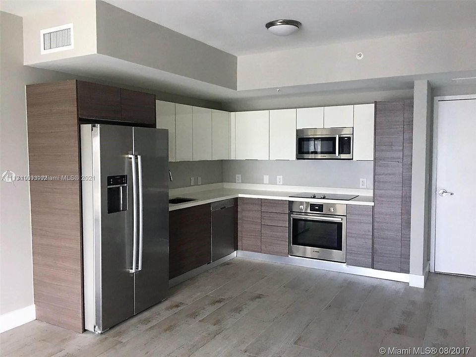 Recently Rented: $3,500 (2 beds, 2 baths, 940 Square Feet)