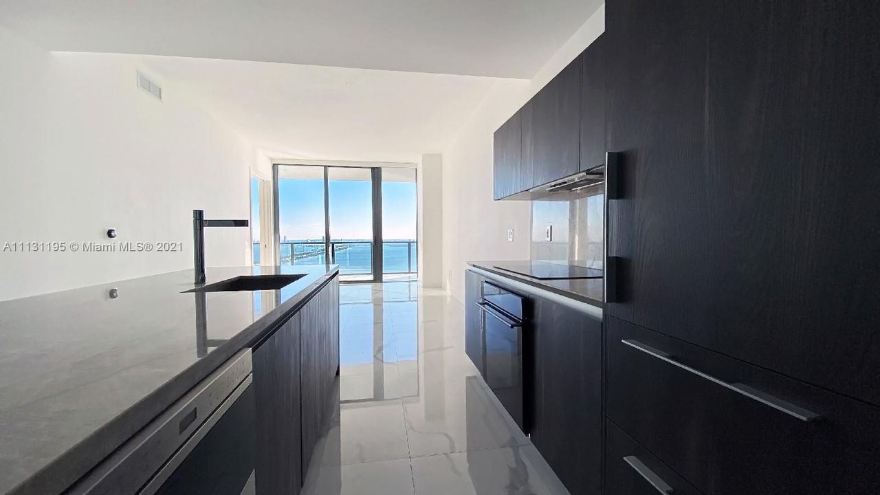 Recently Sold: $900,000 (2 beds, 3 baths, 1187 Square Feet)
