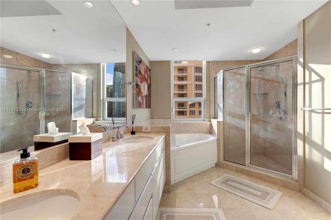 最近售出: $1,750,000 (3 贝兹, 3 浴室, 2293 平方英尺)
