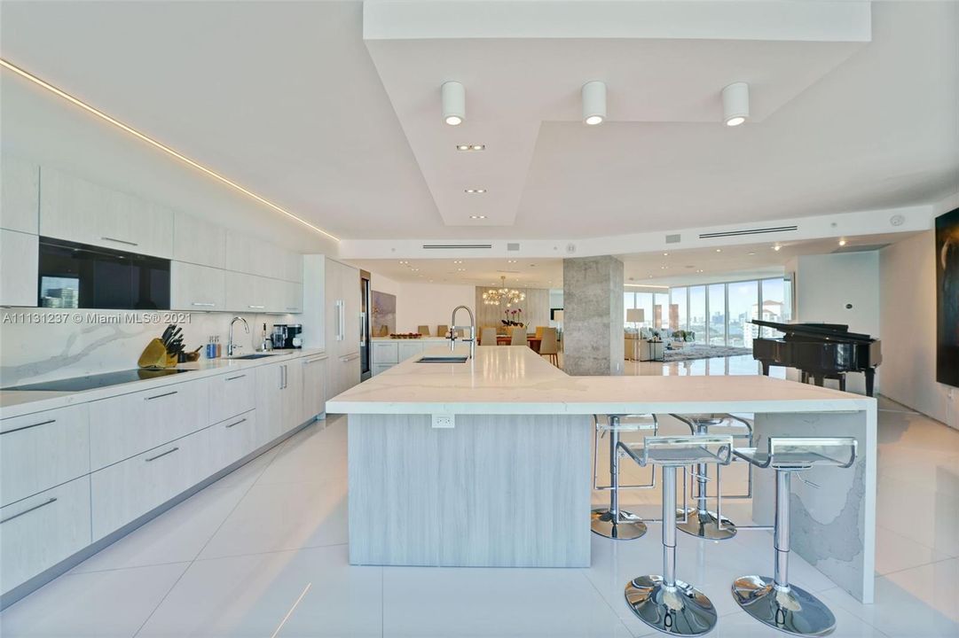 Recently Sold: $9,750,000 (3 beds, 4 baths, 5450 Square Feet)