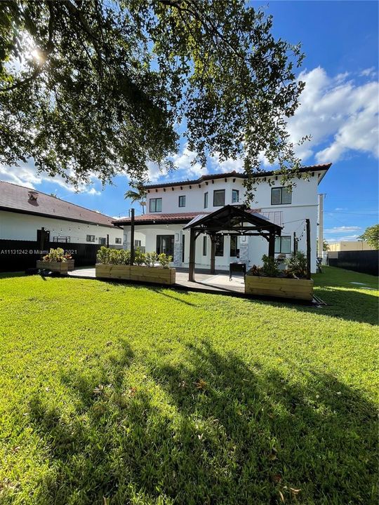 Recently Sold: $1,250,000 (4 beds, 3 baths, 2993 Square Feet)