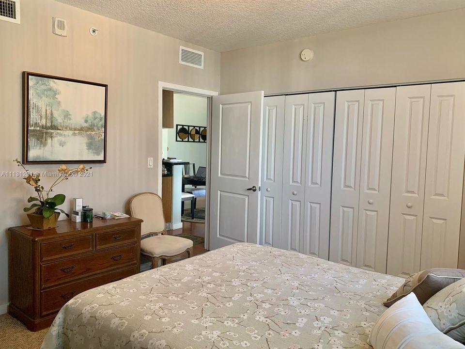 Recently Sold: $299,000 (1 beds, 1 baths, 663 Square Feet)