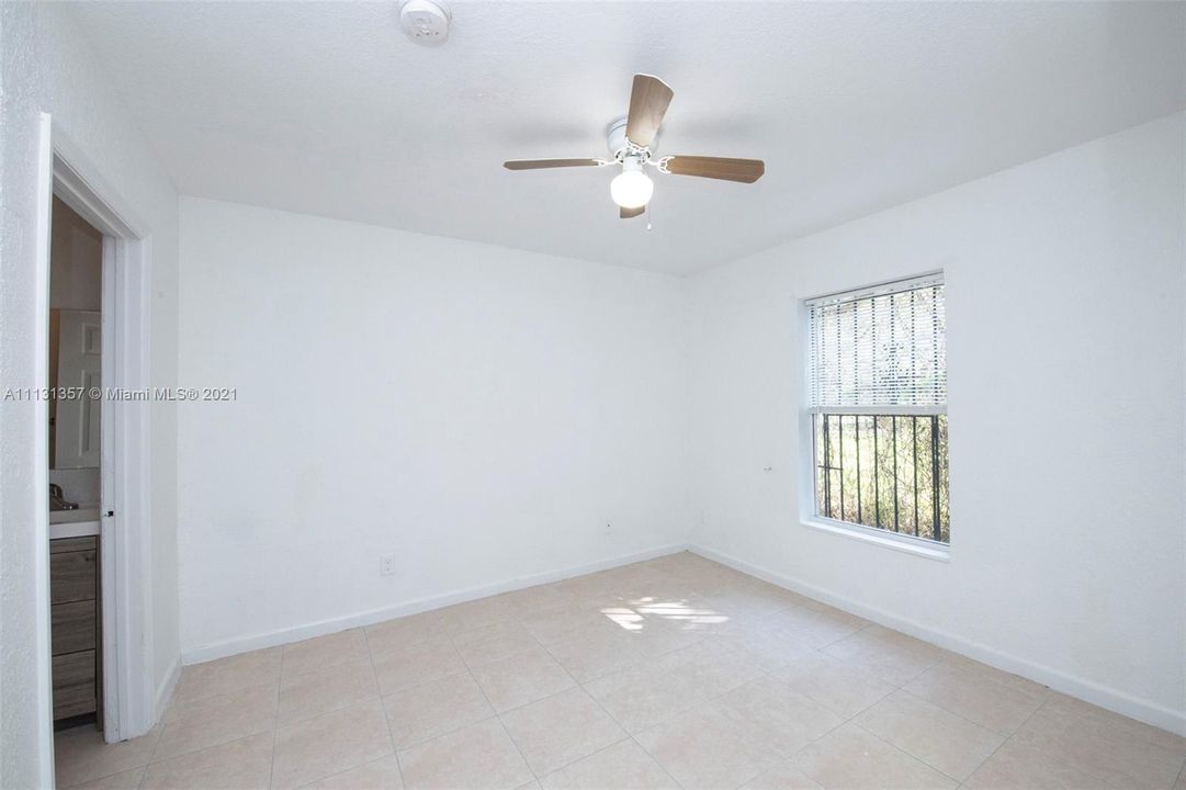 Recently Rented: $2,400 (3 beds, 2 baths, 1030 Square Feet)