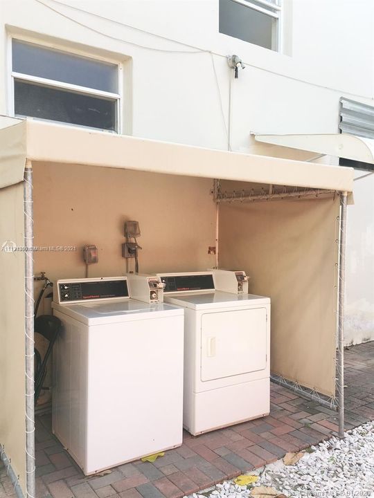 Recently Rented: $1,700 (1 beds, 1 baths, 521 Square Feet)