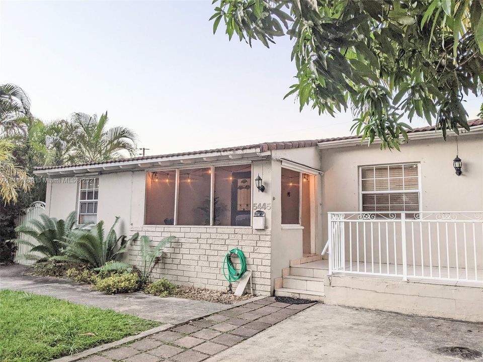Recently Sold: $448,000 (3 beds, 3 baths, 800 Square Feet)