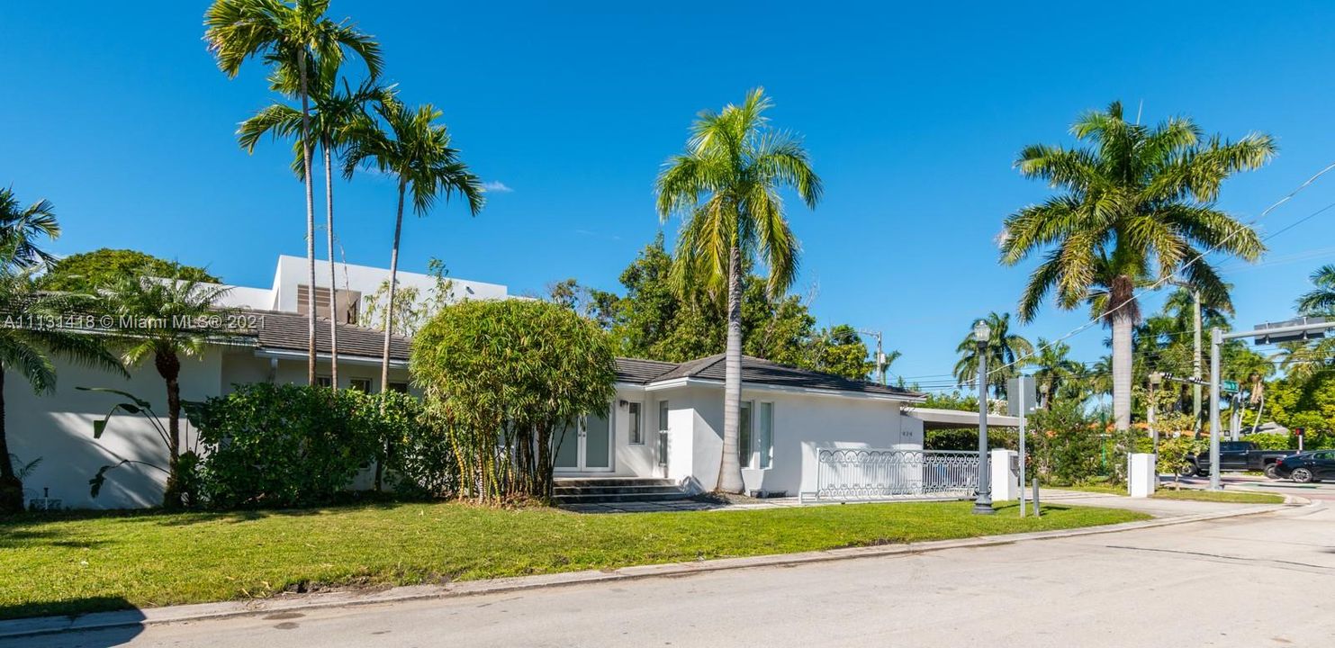 Recently Sold: $2,600,000 (4 beds, 3 baths, 2379 Square Feet)