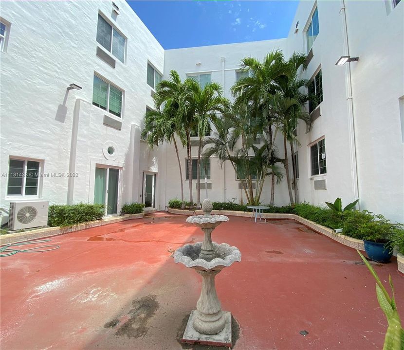 Recently Sold: $290,000 (1 beds, 1 baths, 570 Square Feet)