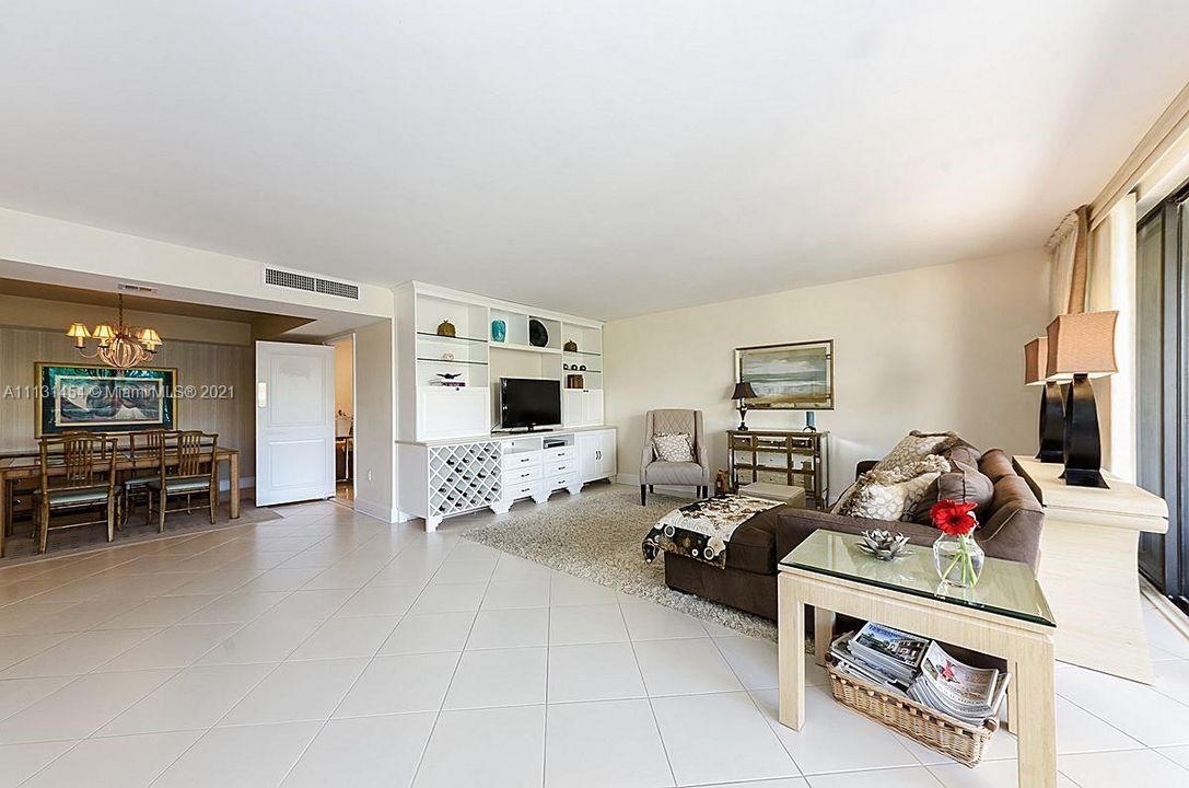Recently Sold: $650,000 (2 beds, 2 baths, 1642 Square Feet)