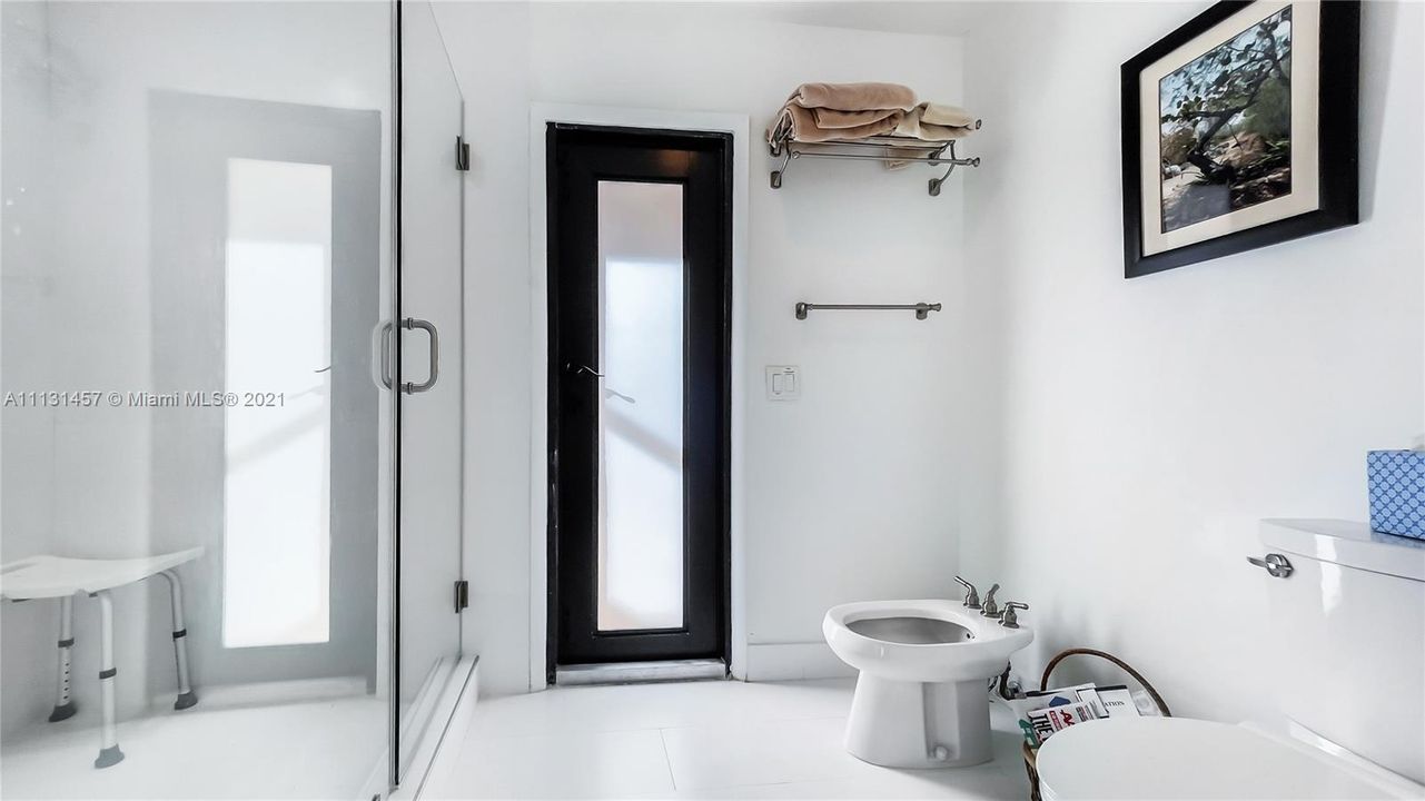 Recently Rented: $8,000 (5 beds, 4 baths, 4113 Square Feet)