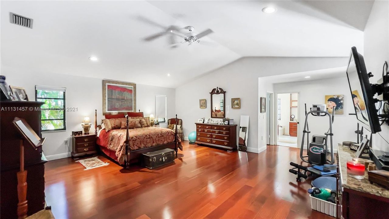 Recently Rented: $8,000 (5 beds, 4 baths, 4113 Square Feet)