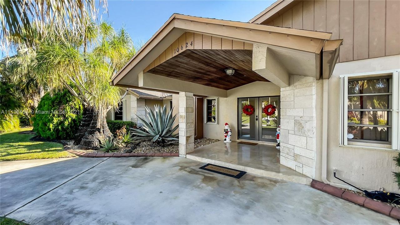 Recently Rented: $8,000 (5 beds, 4 baths, 4113 Square Feet)