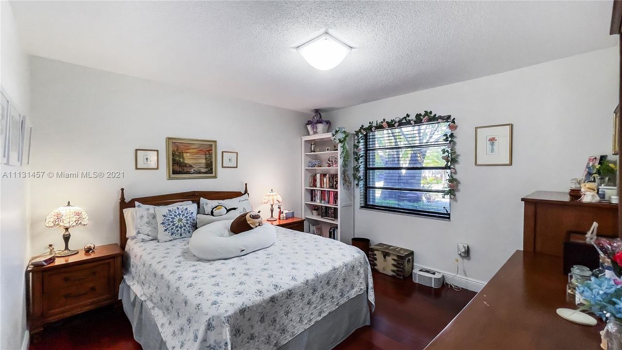 Recently Rented: $8,000 (5 beds, 4 baths, 4113 Square Feet)