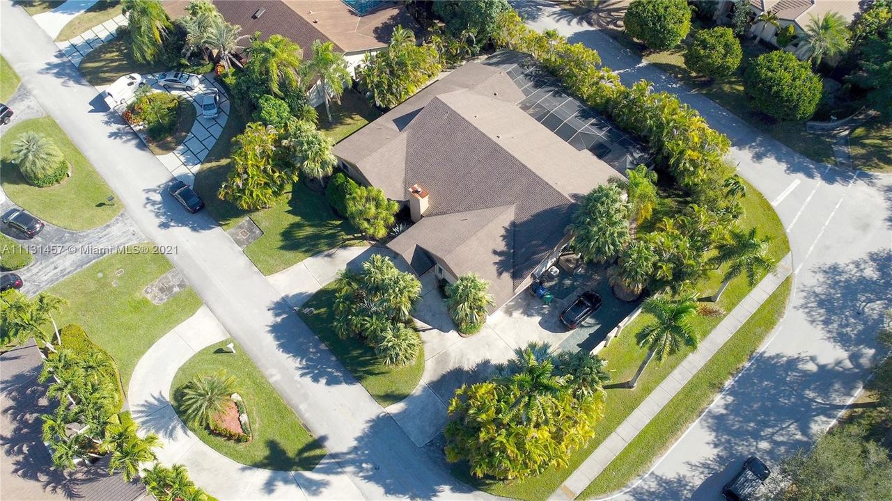 Recently Rented: $8,000 (5 beds, 4 baths, 4113 Square Feet)