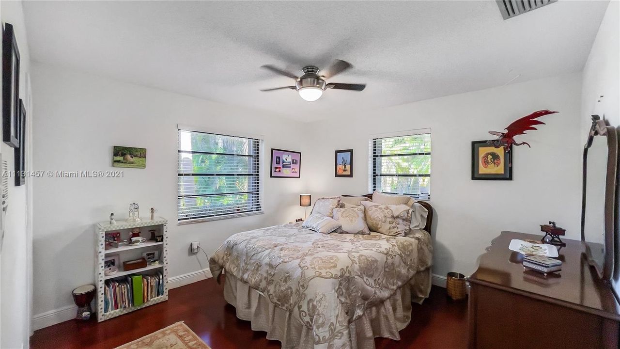 Recently Rented: $8,000 (5 beds, 4 baths, 4113 Square Feet)