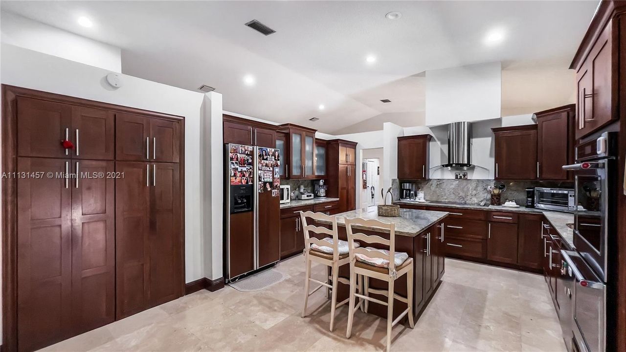 Recently Rented: $8,000 (5 beds, 4 baths, 4113 Square Feet)
