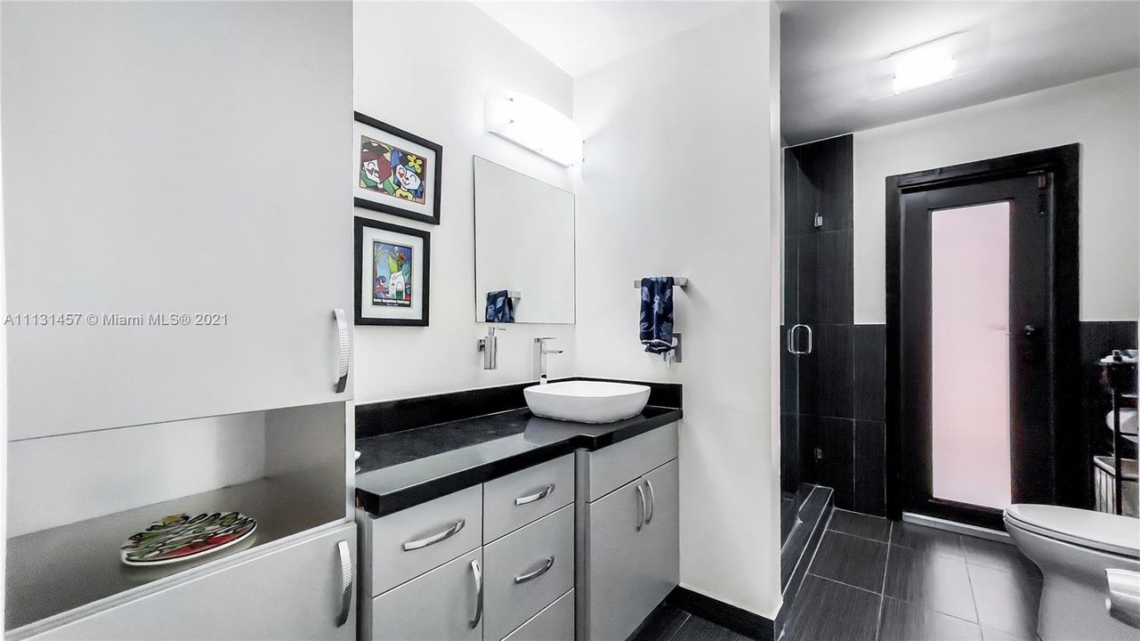 Recently Rented: $8,000 (5 beds, 4 baths, 4113 Square Feet)