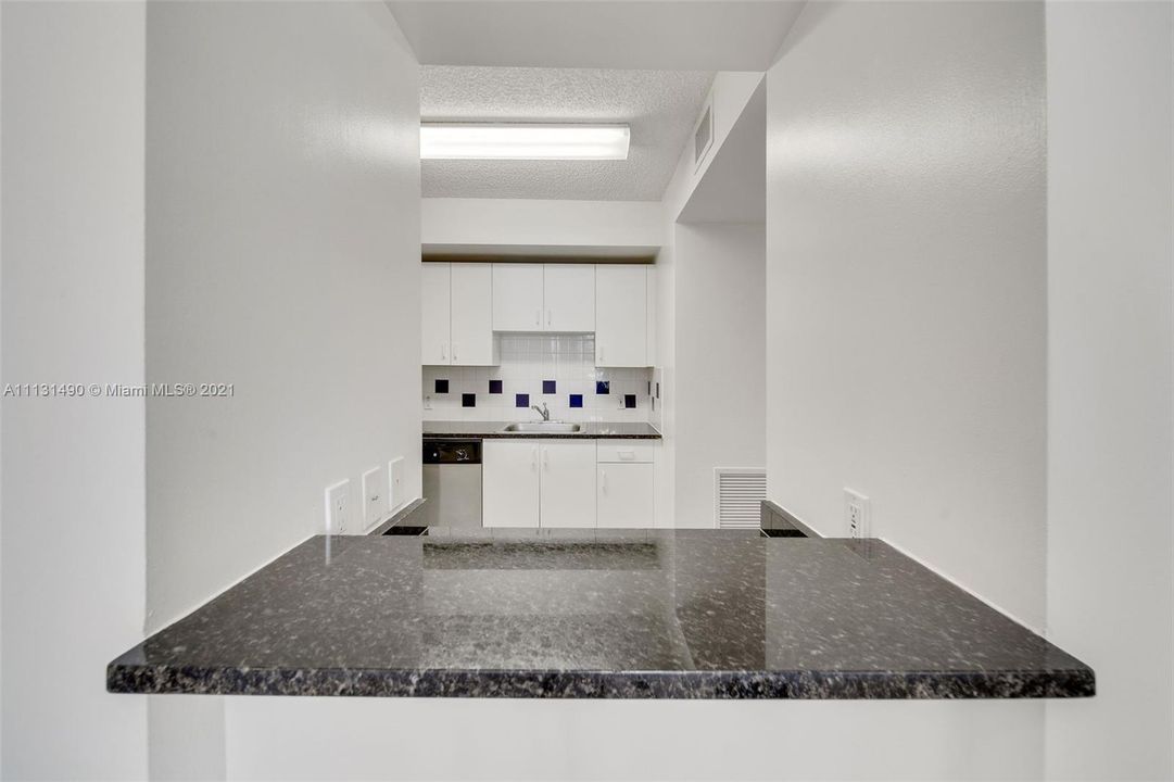 Recently Rented: $2,833 (1 beds, 1 baths, 865 Square Feet)