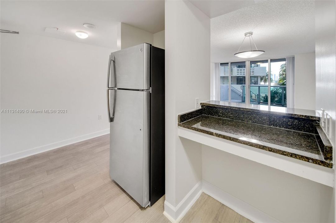 Recently Rented: $2,833 (1 beds, 1 baths, 865 Square Feet)