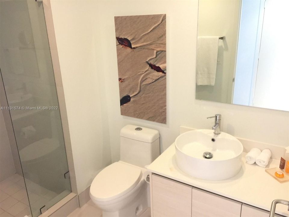Recently Sold: $575,000 (2 beds, 2 baths, 1028 Square Feet)