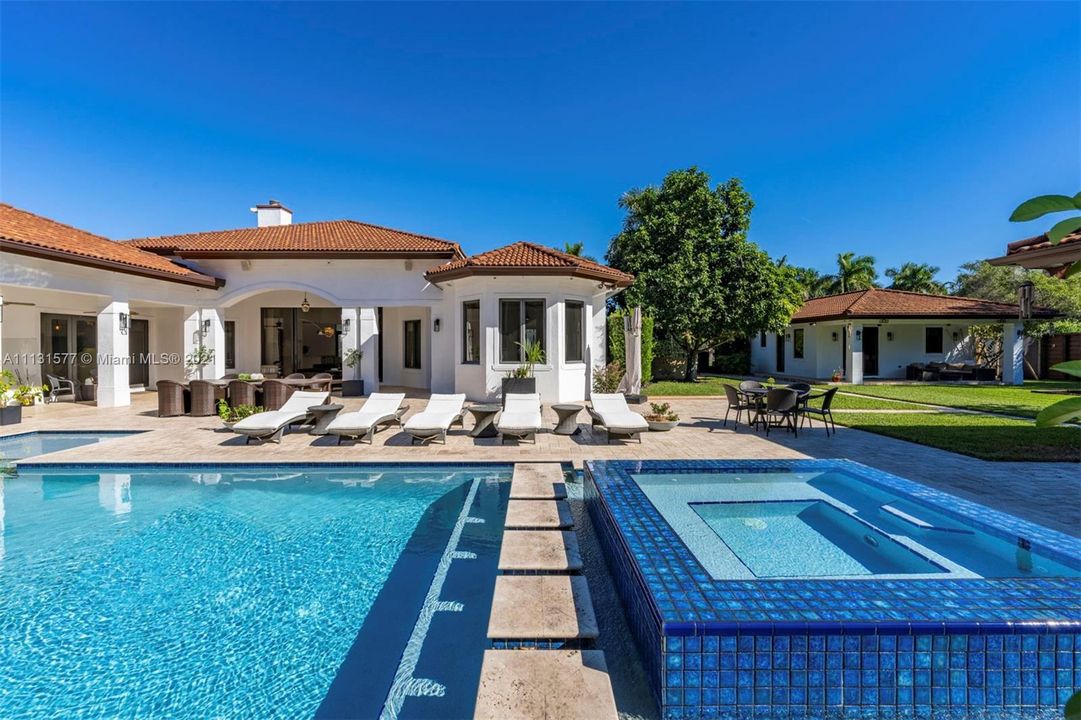 Recently Sold: $2,975,000 (7 beds, 6 baths, 6958 Square Feet)