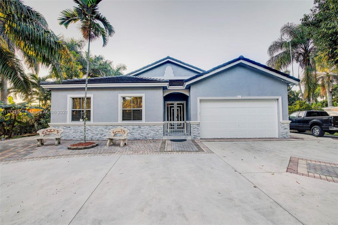 Recently Sold: $1,500,000 (4 beds, 2 baths, 1826 Square Feet)