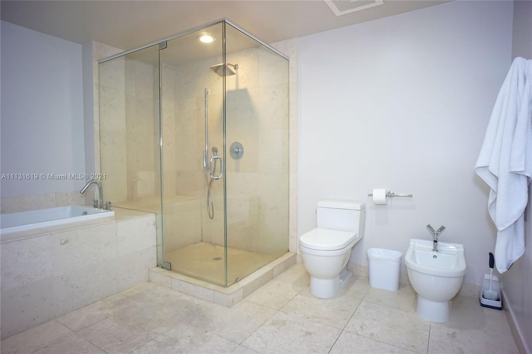 最近售出: $930,000 (2 贝兹, 2 浴室, 1290 平方英尺)