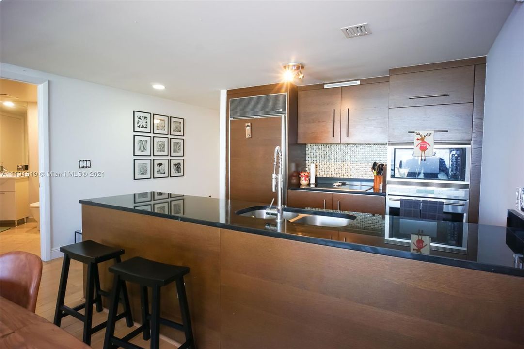 Recently Sold: $930,000 (2 beds, 2 baths, 1290 Square Feet)