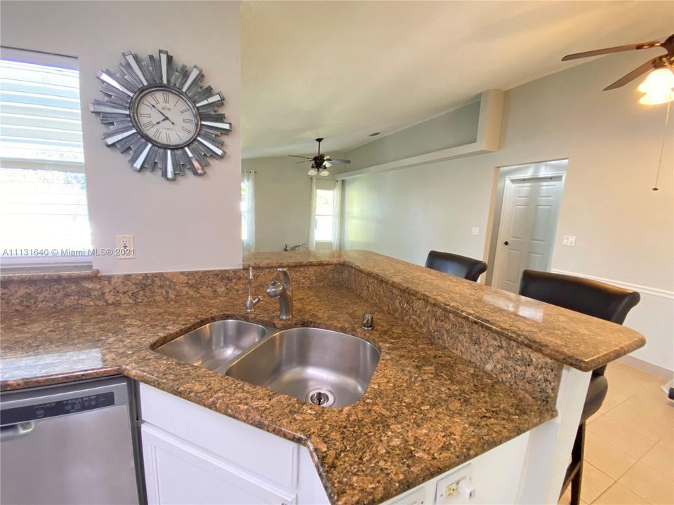 Recently Sold: $465,000 (3 beds, 2 baths, 2154 Square Feet)