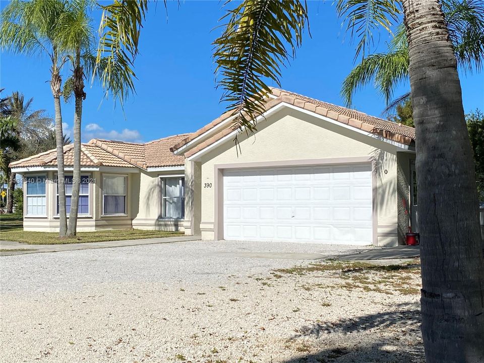 Recently Sold: $465,000 (3 beds, 2 baths, 2154 Square Feet)