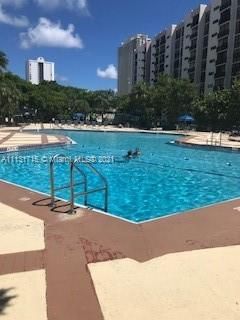 Recently Rented: $1,550 (1 beds, 1 baths, 767 Square Feet)