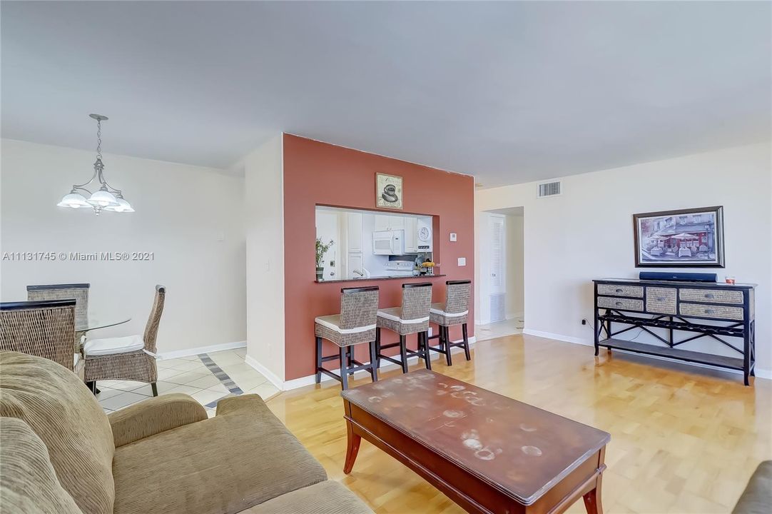 Recently Sold: $255,000 (2 beds, 2 baths, 1000 Square Feet)