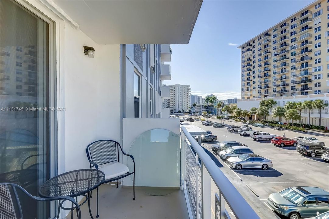 Recently Sold: $255,000 (2 beds, 2 baths, 1000 Square Feet)