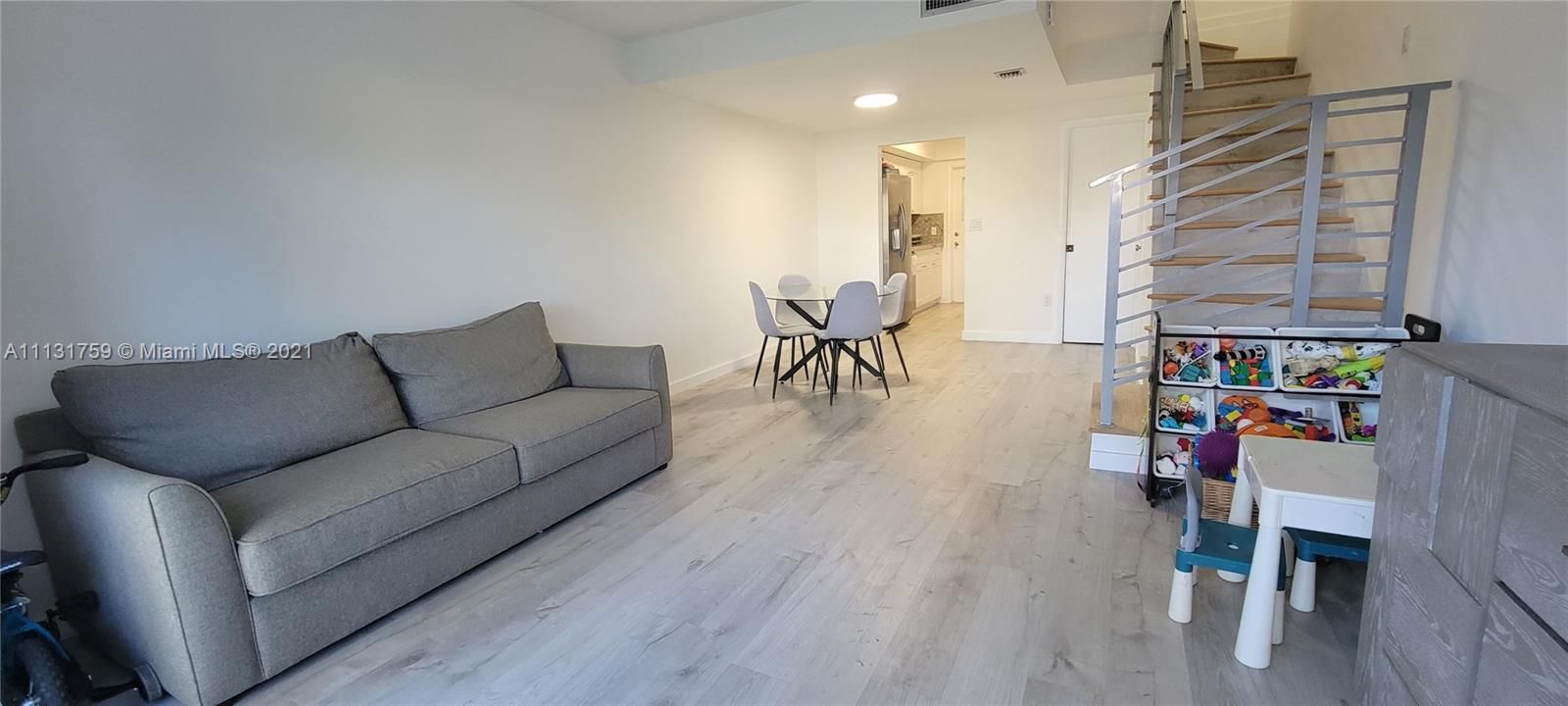 Recientemente alquilado: $6,000 (2 camas, 2 baños, 1042 Pies cuadrados)