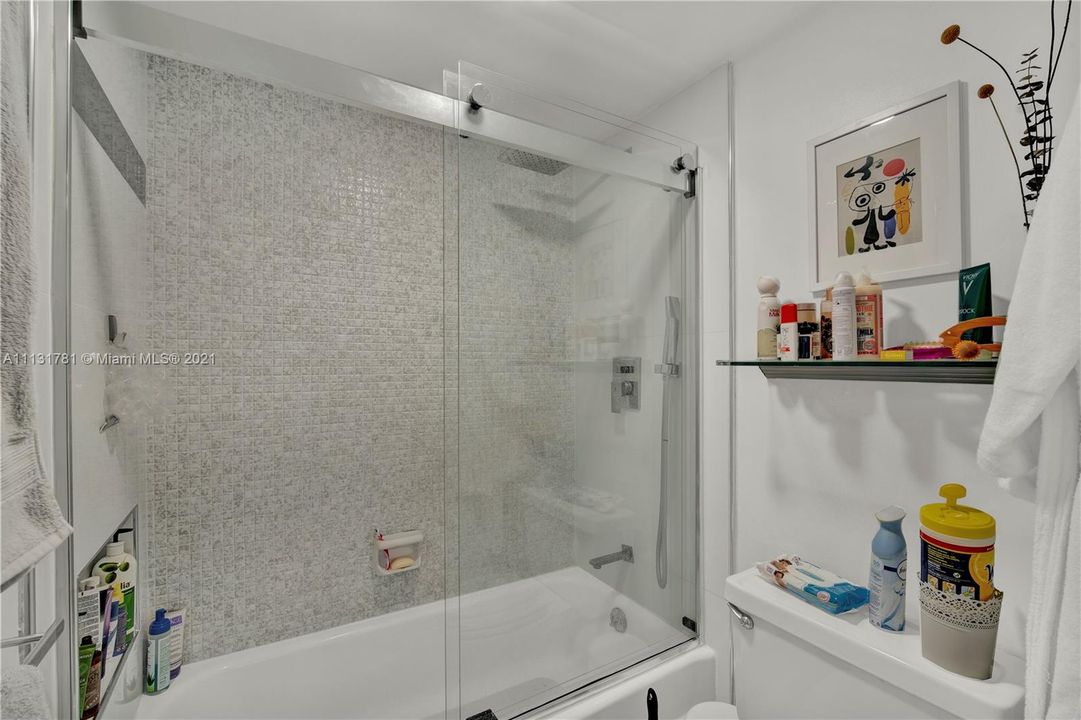 最近租的: $4,200 (2 贝兹, 2 浴室, 1335 平方英尺)