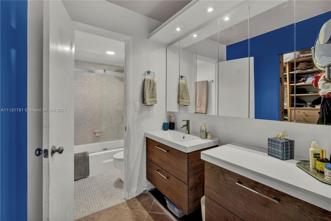 最近租的: $4,200 (2 贝兹, 2 浴室, 1335 平方英尺)