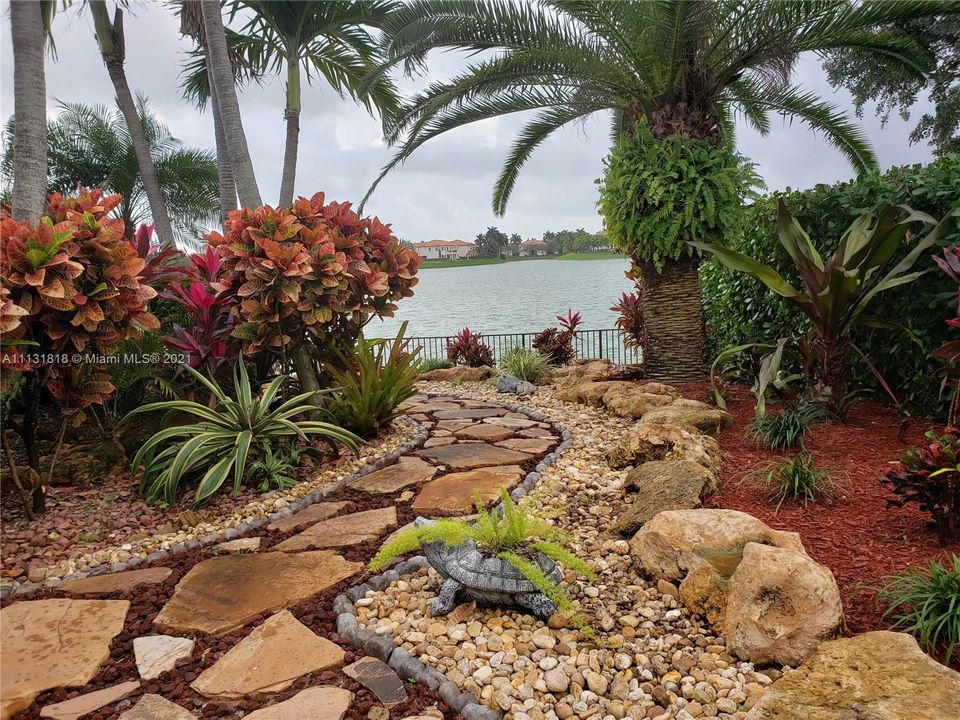 Recently Sold: $1,299,000 (6 beds, 5 baths, 3875 Square Feet)