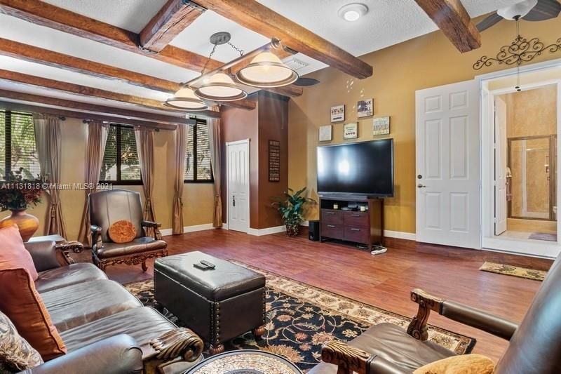 Recently Sold: $1,299,000 (6 beds, 5 baths, 3875 Square Feet)