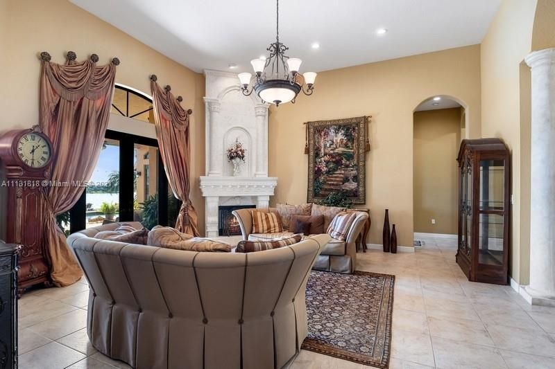 Recently Sold: $1,299,000 (6 beds, 5 baths, 3875 Square Feet)