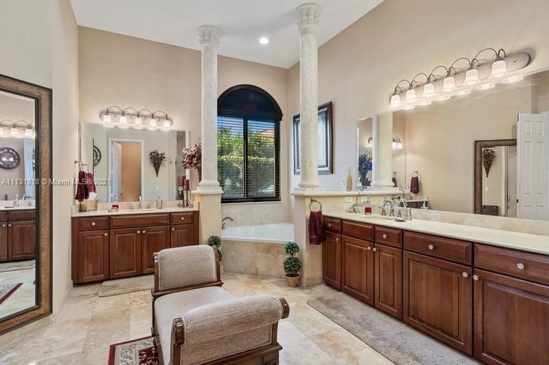 Recently Sold: $1,299,000 (6 beds, 5 baths, 3875 Square Feet)