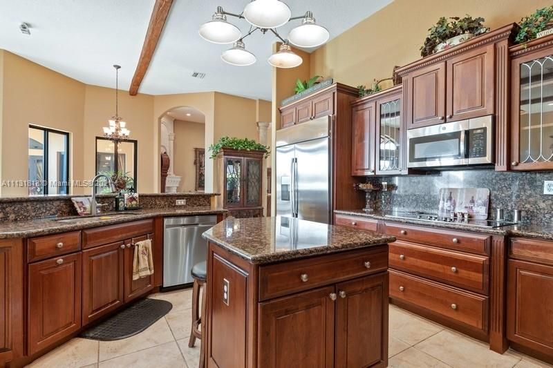 Recently Sold: $1,299,000 (6 beds, 5 baths, 3875 Square Feet)