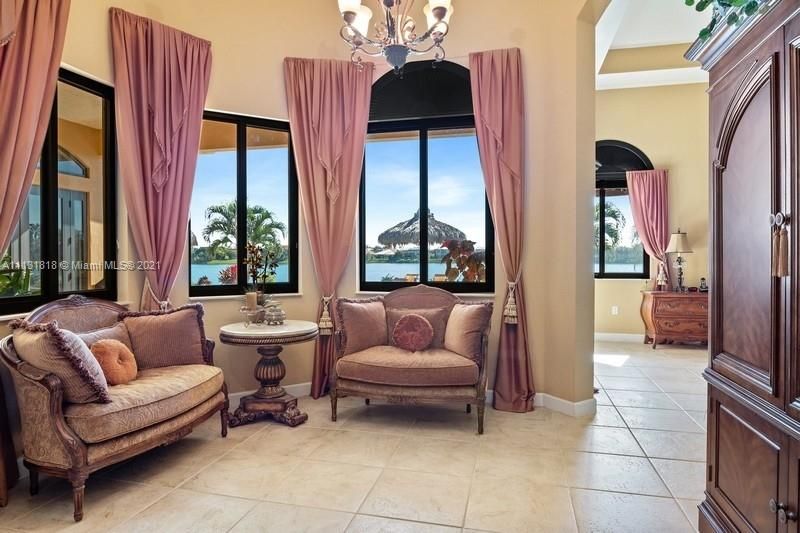 Recently Sold: $1,299,000 (6 beds, 5 baths, 3875 Square Feet)