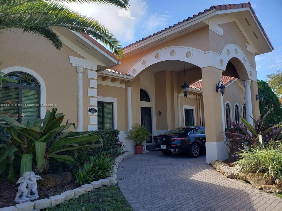 Recently Sold: $1,299,000 (6 beds, 5 baths, 3875 Square Feet)
