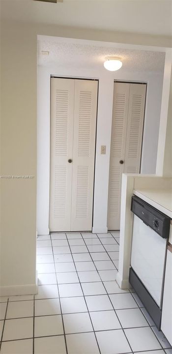 Recently Rented: $1,400 (1 beds, 1 baths, 700 Square Feet)