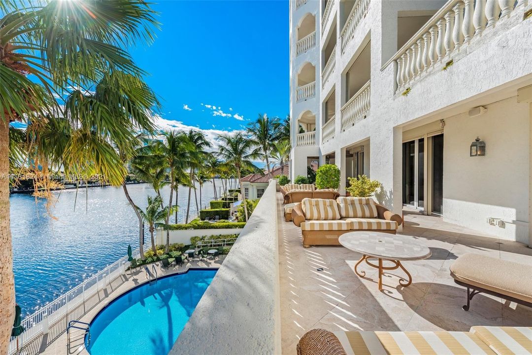 Recently Sold: $2,500,000 (2 beds, 4 baths, 4320 Square Feet)