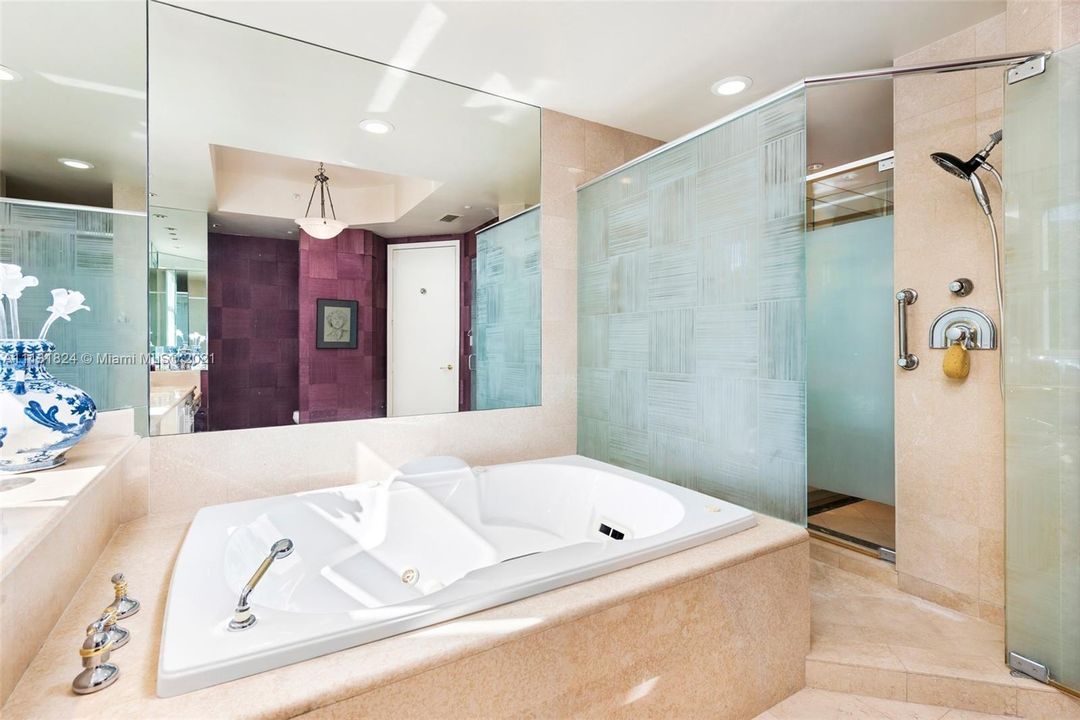 Недавно продано: $2,500,000 (2 спален, 4 ванн, 4320 Квадратных фут)