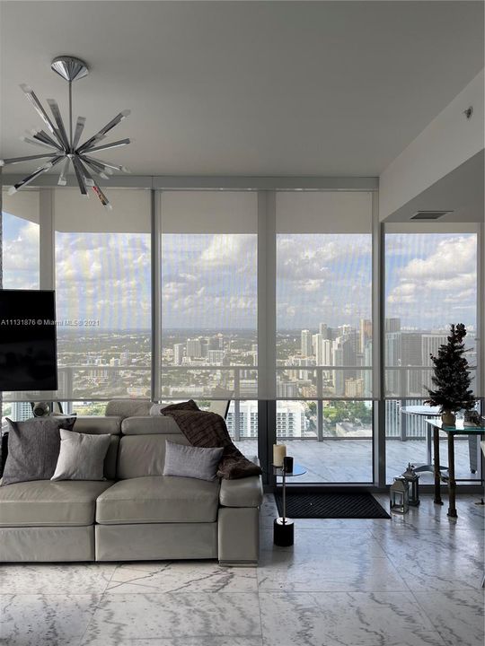 Recently Sold: $845,000 (2 beds, 2 baths, 1647 Square Feet)