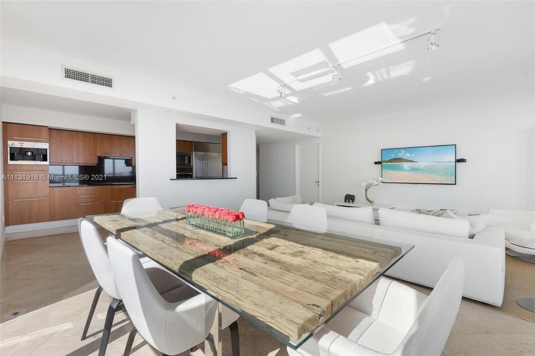Recently Sold: $1,650,000 (2 beds, 2 baths, 1878 Square Feet)