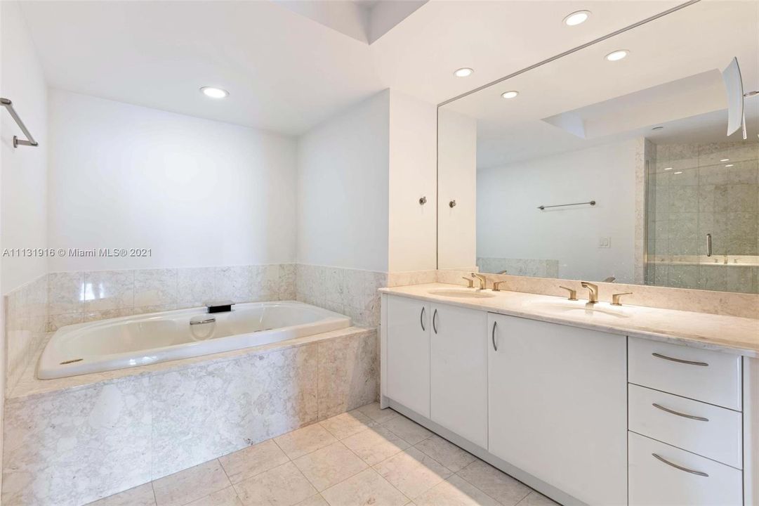 Recently Sold: $1,650,000 (2 beds, 2 baths, 1878 Square Feet)