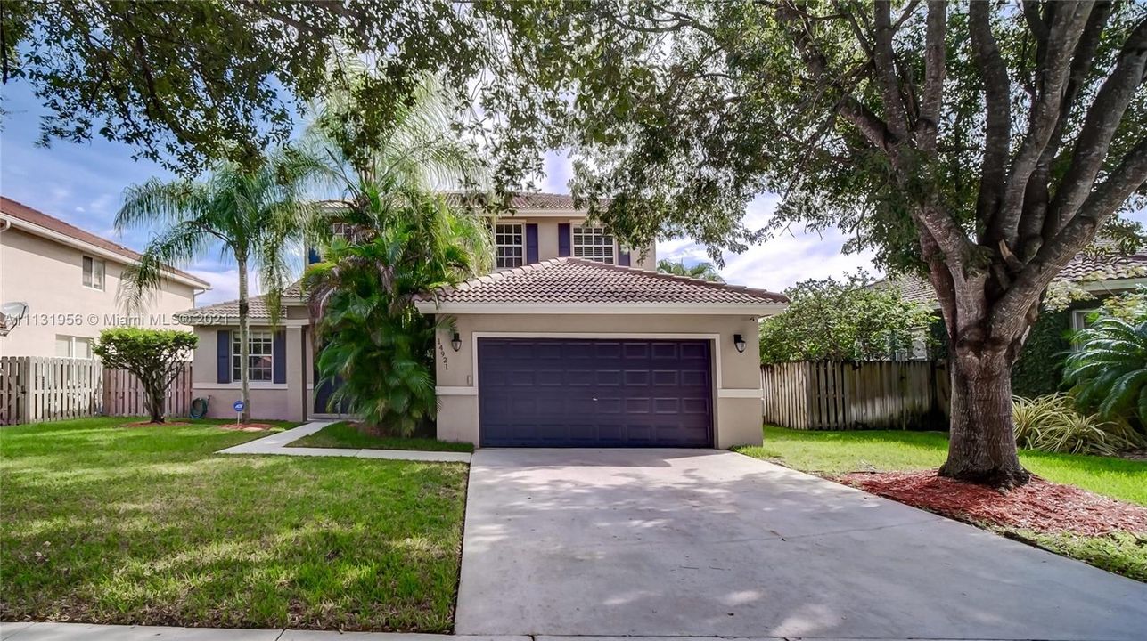 Recently Sold: $638,000 (4 beds, 3 baths, 2450 Square Feet)