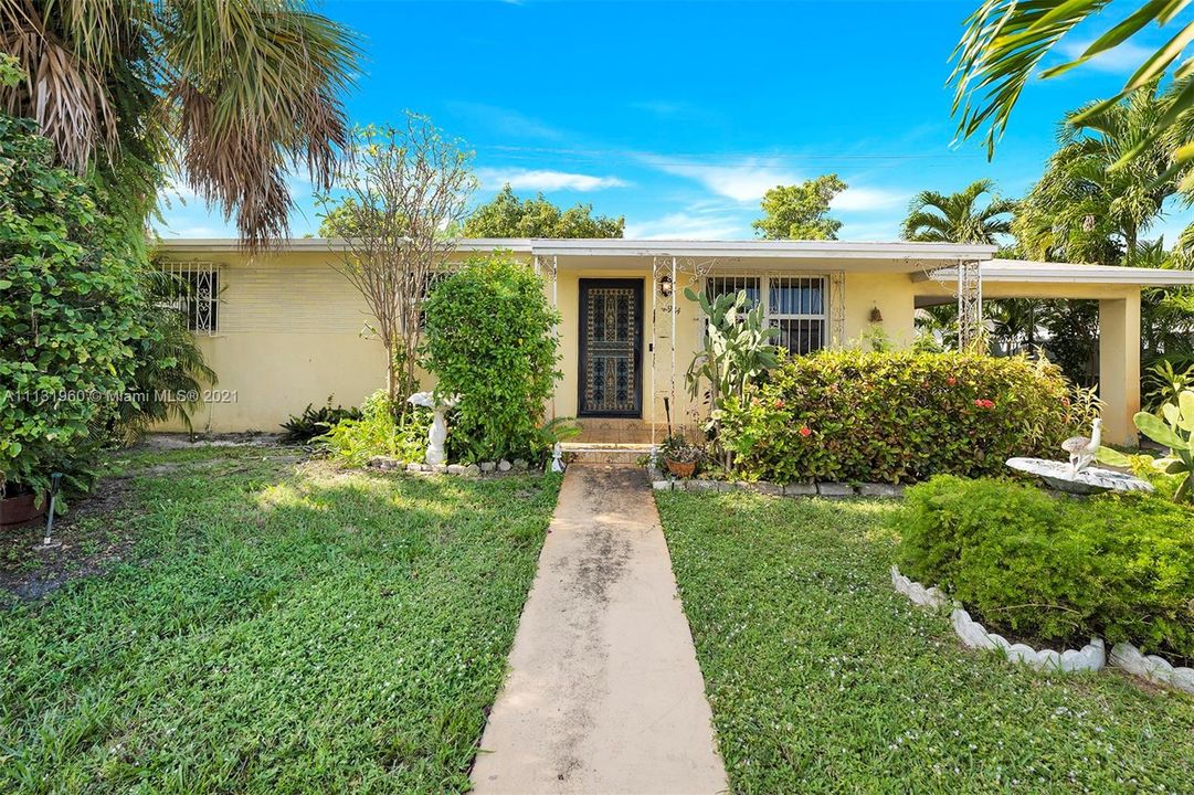 Recently Sold: $420,000 (3 beds, 2 baths, 1382 Square Feet)